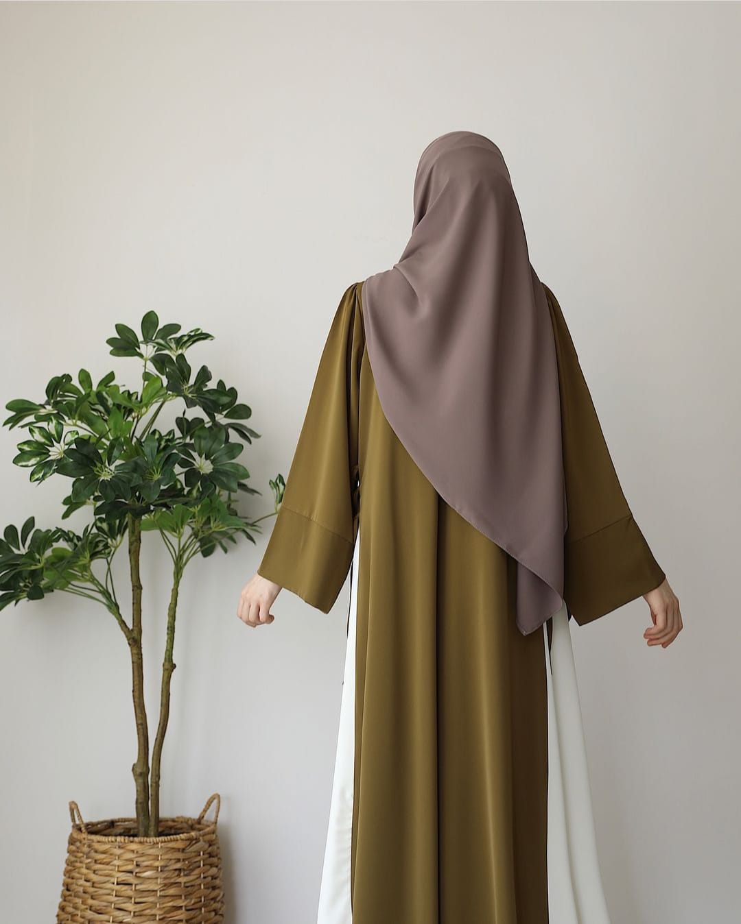 Gold Abaya with stoller